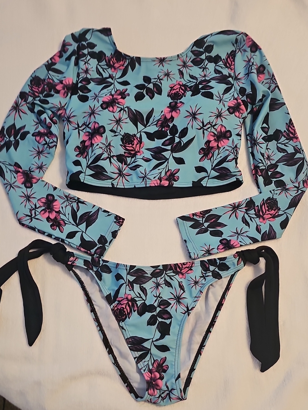 Womenβs Floral Long-Sleeve Crop Bikini Set - Blue & Pink